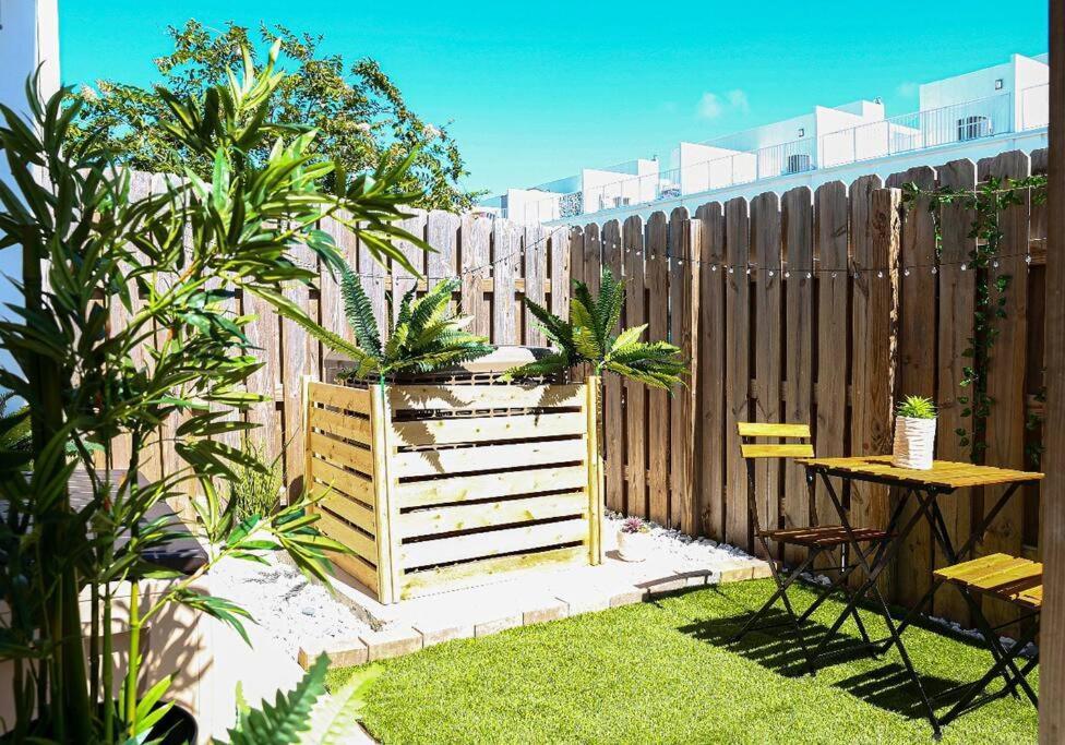 Insta Worthy Oasis Villa โฮมสเตด ภายนอก รูปภาพ